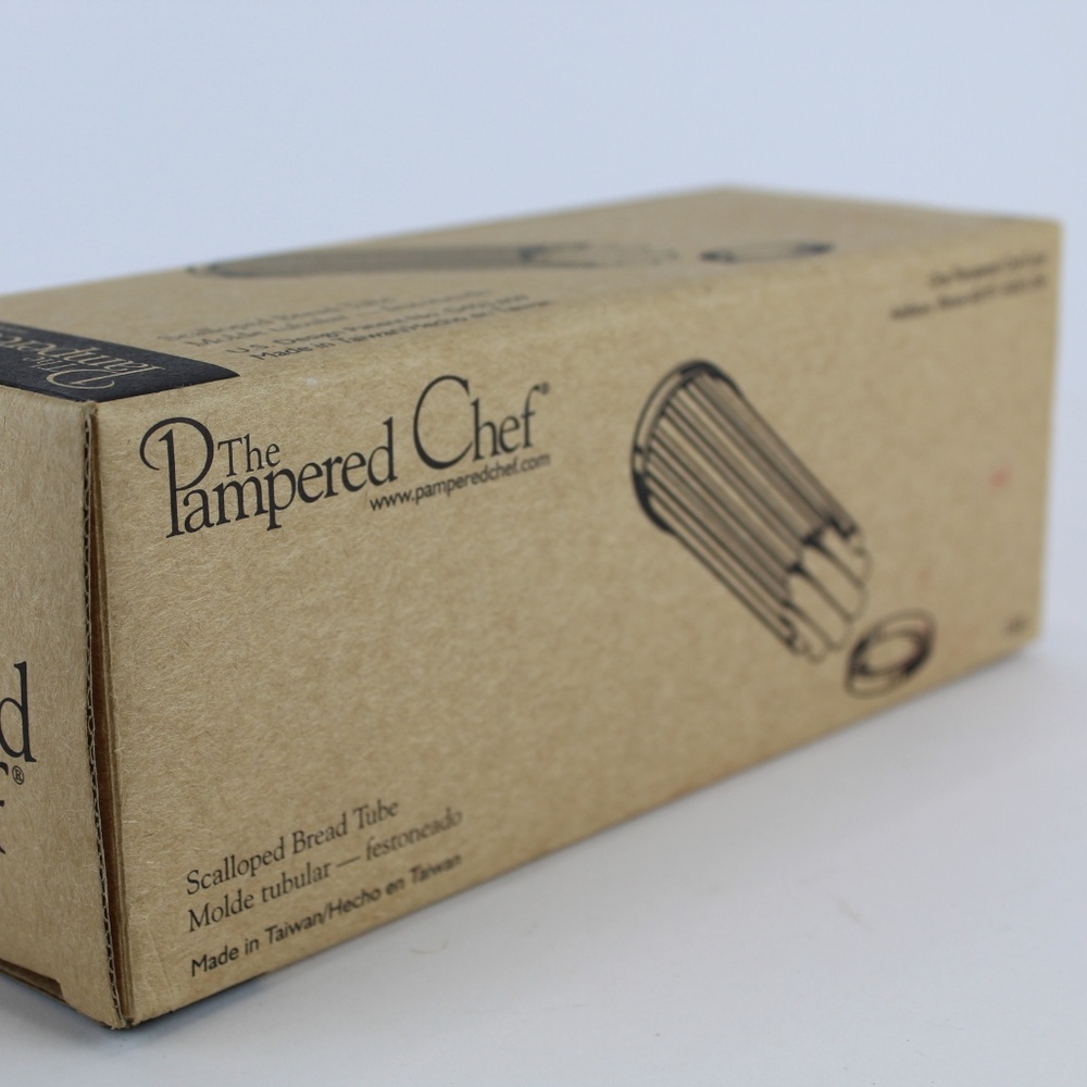 NEW The PAMPERED CHEF SCALLOPED BREAD TUBE #1565
